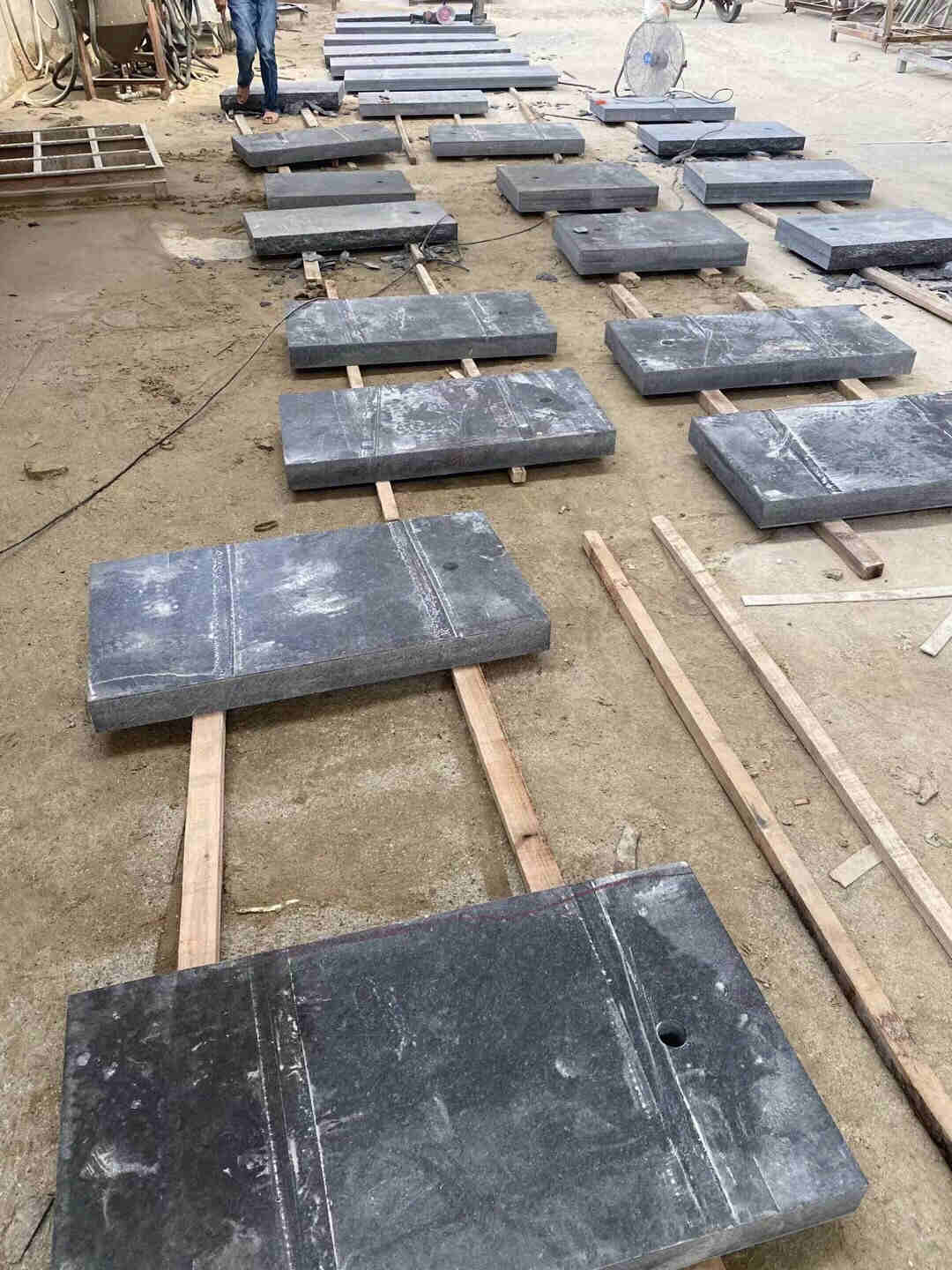 水景石材廠家具備相關(guān)生產(chǎn)資質(zhì)